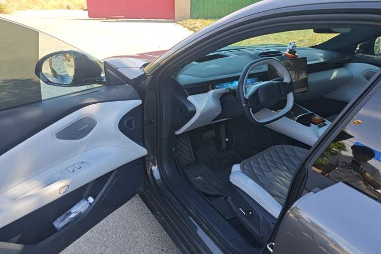 Used Lynk & Co Z10 2025 95 kWh 806 km Range Rear-Wheel Drive Advanced Driver-Assistance System Max Driver Seat