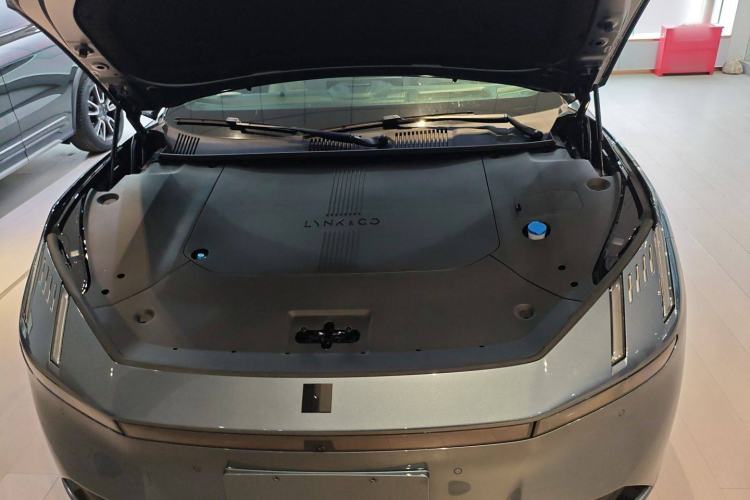 Used Lynk & Co Z10 2025 95 kWh 702 km All-Wheel Drive Intelligent Driving Ultra Engine Bay