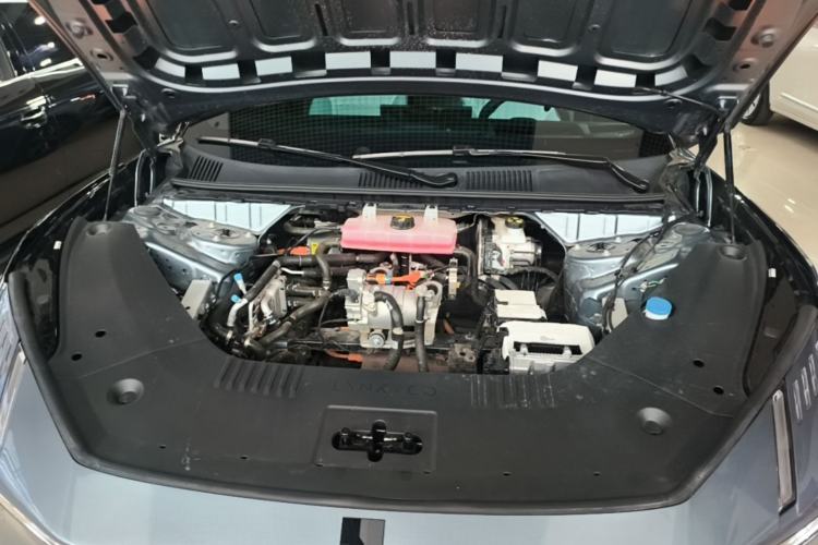 Used Lynk & Co Z10 2025 95 kWh 766 km Range Rear-Wheel Drive Max Engine Bay