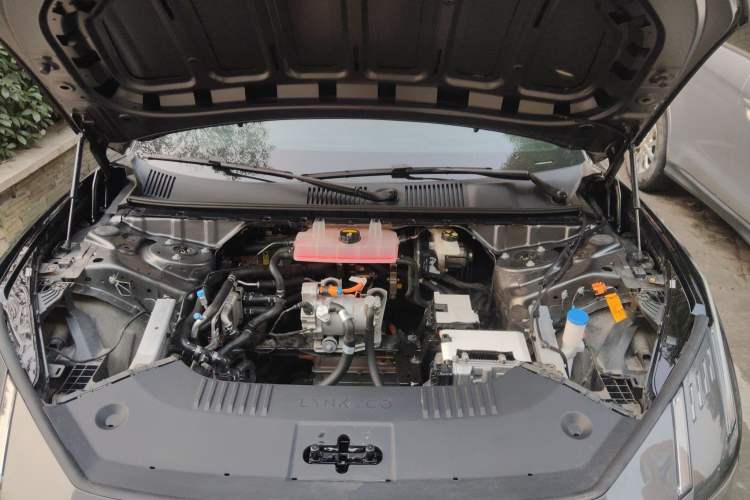 Used Lynk & Co Z10 2025 95 kWh 766 km Range Rear-Wheel Drive Max Engine Bay