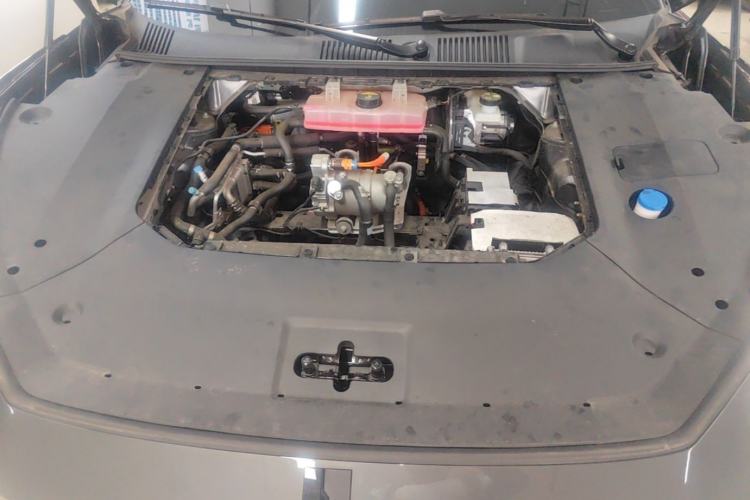 Used Lynk & Co Z10 2025 95 kWh 766 km Range Rear-Wheel Drive Max Engine Bay