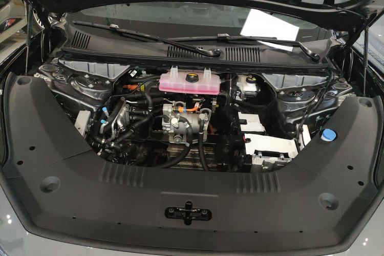 Used Lynk & Co Z10 2025 95 kWh 766 km Range Rear-Wheel Drive Max Engine Bay