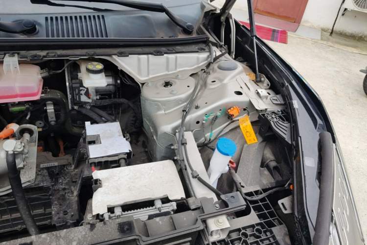 Used Lynk & Co Z10 2025 95 kWh 766 km Range Rear-Wheel Drive Max Engine Bay Left