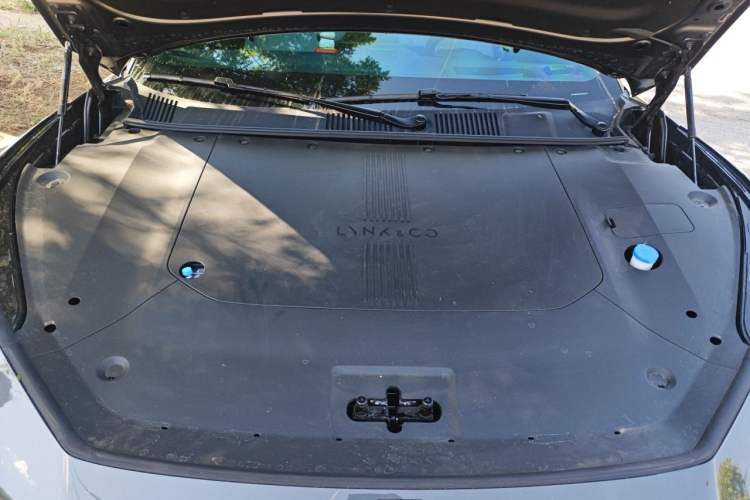 Used Lynk & Co Z10 2025 95 kWh 806 km Range Rear-Wheel Drive Advanced Driver-Assistance System Max Engine Bay