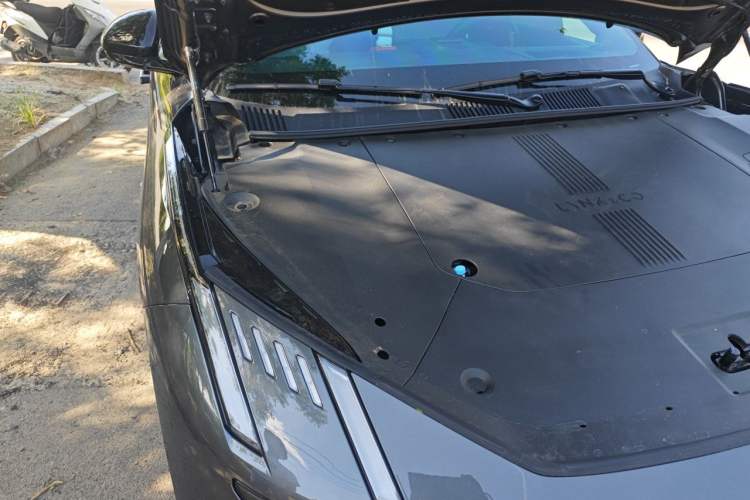Used Lynk & Co Z10 2025 95 kWh 806 km Range Rear-Wheel Drive Advanced Driver-Assistance System Max Engine Bay Right