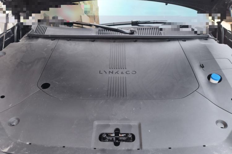 Used Lynk & Co Z10 2025 95 kWh 766 km Range Rear-Wheel Drive Max Engine Bay