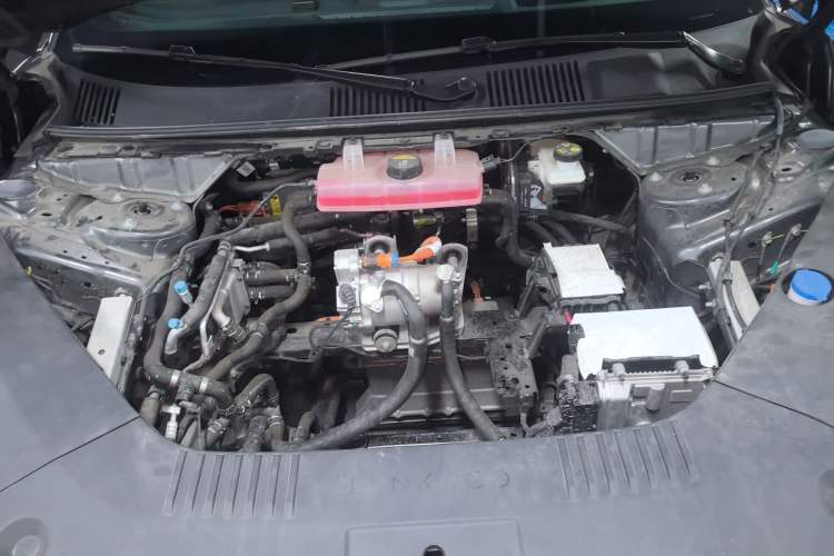 Used Lynk & Co Z10 2025 95 kWh 766 km Range Rear-Wheel Drive Max Engine Bay