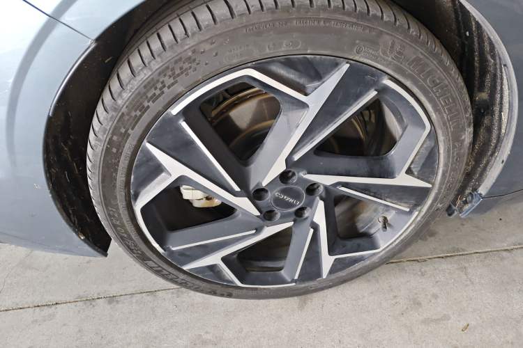 Used Lynk & Co Z10 2025 95 kWh 702 km All-Wheel Drive Intelligent Driving Ultra Exterior 1