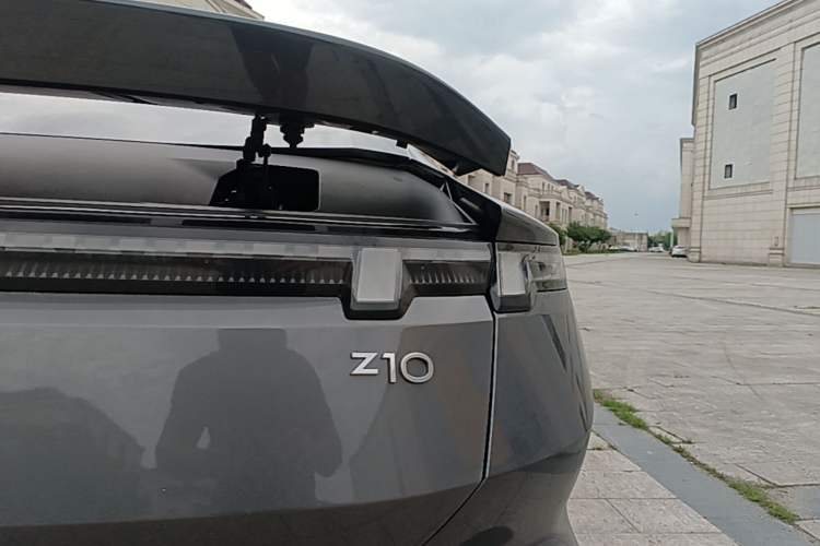 Used Lynk & Co Z10 2025 95 kWh 806 km Range Rear-Wheel Drive Advanced Driver-Assistance System Max Exterior 3