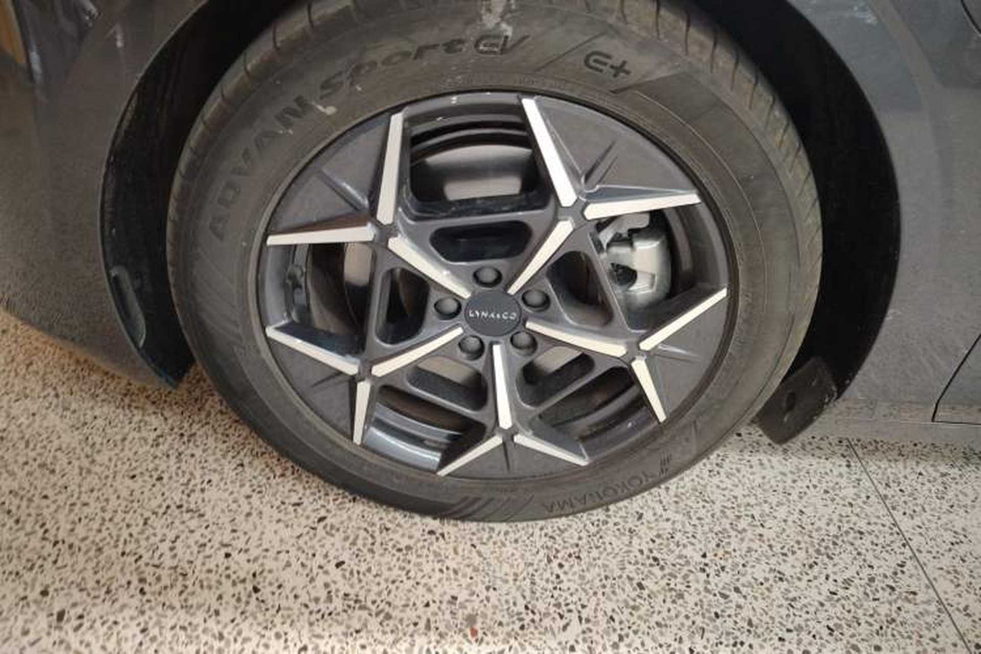 Used Lynk & Co Z10 2025 95 kWh 766 km Range Rear-Wheel Drive Max Exterior 4