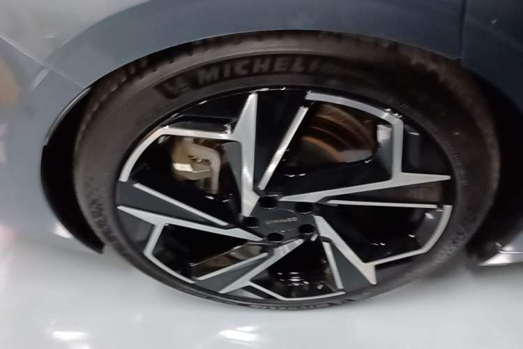 Used Lynk & Co Z10 2025 95 kWh 702 km All-Wheel Drive Intelligent Driving Ultra Exterior 5
