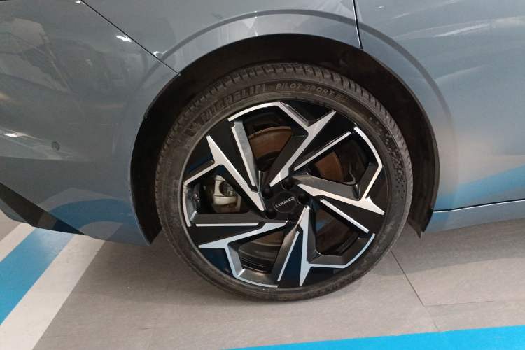 Used Lynk & Co Z10 2025 95 kWh 702 km All-Wheel Drive Intelligent Driving Ultra Exterior 5