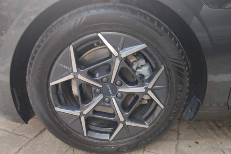 Used Lynk & Co Z10 2025 95 kWh 766 km Range Rear-Wheel Drive Max Exterior 7