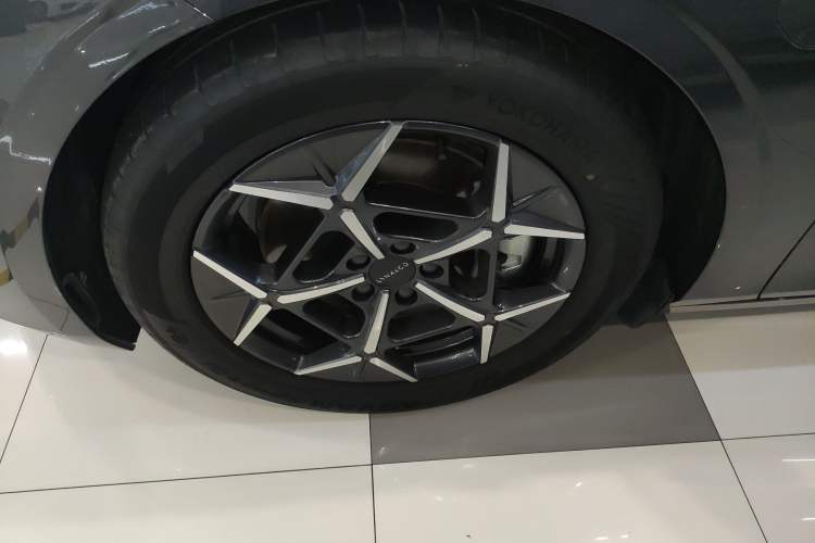 Used Lynk & Co Z10 2025 95 kWh 766 km Range Rear-Wheel Drive Max Exterior 7