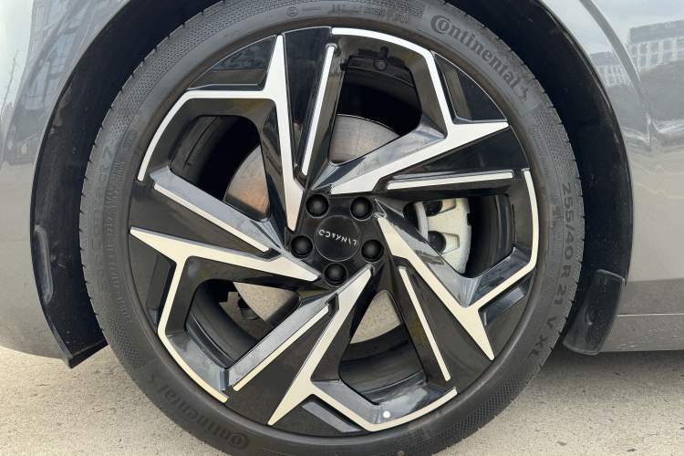 Used Lynk & Co Z10 2025 71 kWh 602 km Range Rear-Wheel Drive Pro Exterior 8