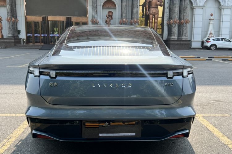 Used Lynk & Co Z10 2025 95 kWh 702 km All-Wheel Drive Intelligent Driving Ultra Exterior 9