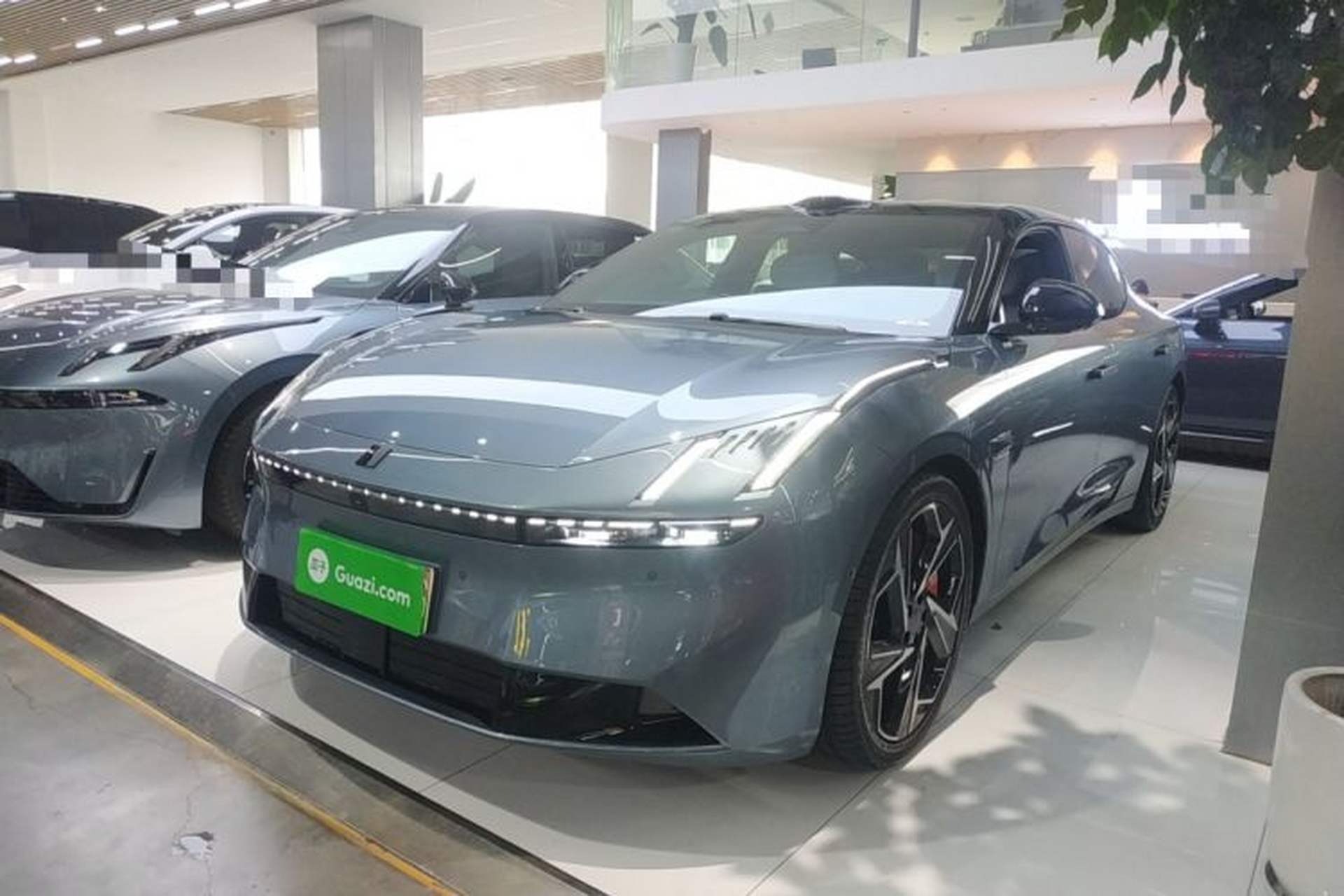 Used Lynk & Co Z10 2025 95 kWh 702 km All-Wheel Drive Intelligent Driving Ultra Front Left 45 Deg