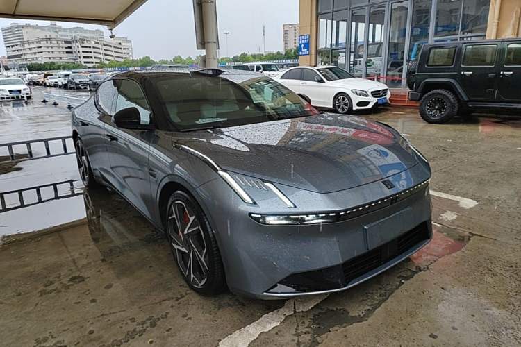Used Lynk & Co Z10 2025 95 kWh 702 km All-Wheel Drive Intelligent Driving Ultra Front Right 45 Deg