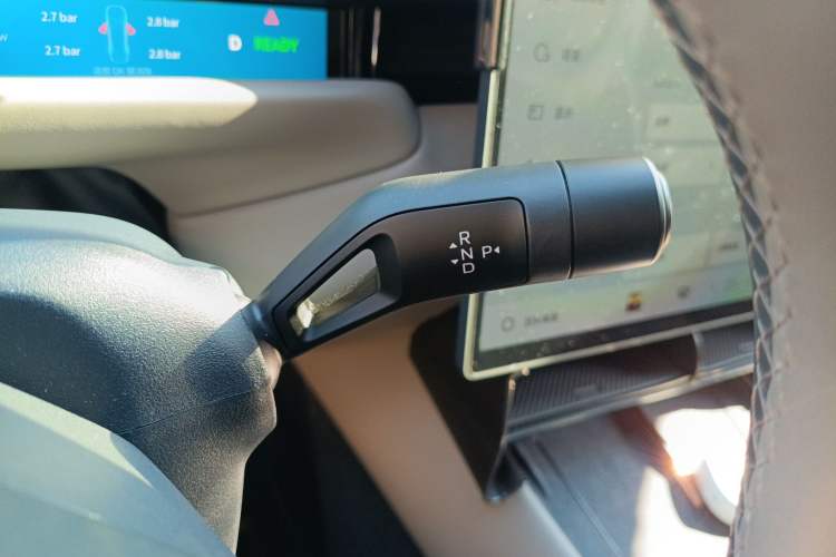 Used Lynk & Co Z10 2025 95 kWh 806 km Range Rear-Wheel Drive Advanced Driver-Assistance System Max Gear Lever
