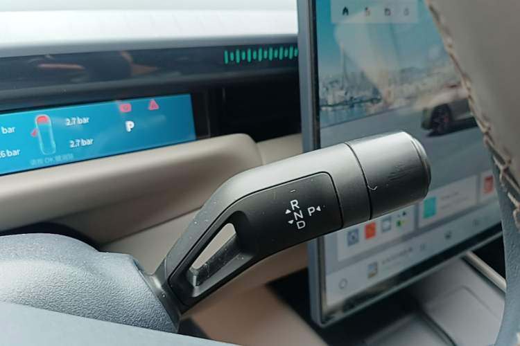 Used Lynk & Co Z10 2025 95 kWh 806 km Range Rear-Wheel Drive Advanced Driver-Assistance System Max Gear Lever
