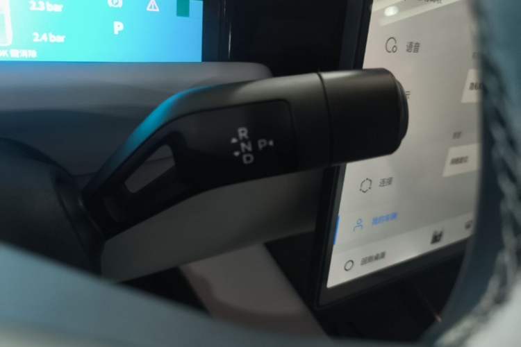 Used Lynk & Co Z10 2025 95 kWh 766 km Range Rear-Wheel Drive Max Gear Lever