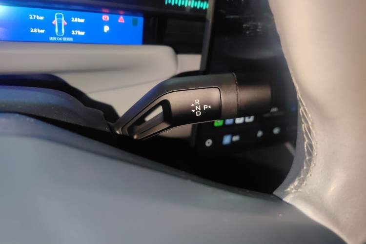 Used Lynk & Co Z10 2025 95 kWh 806 km Range Rear-Wheel Drive Advanced Driver-Assistance System Max Gear Lever