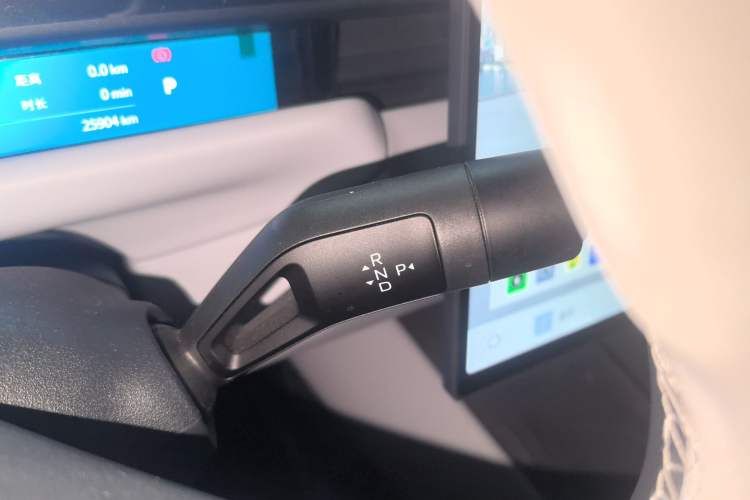 Used Lynk & Co Z10 2025 95 kWh 766 km Range Rear-Wheel Drive Max Gear Lever