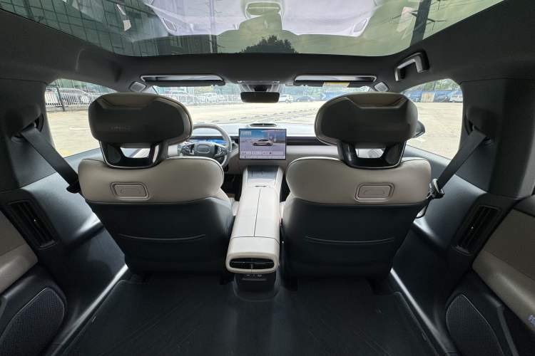 Used Lynk & Co Z10 2025 71 kWh 602 km Range Rear-Wheel Drive Pro Headliner