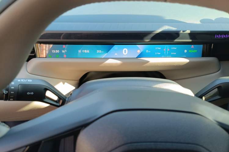 Used Lynk & Co Z10 2025 95 kWh 806 km Range Rear-Wheel Drive Advanced Driver-Assistance System Max Instrument Cluster