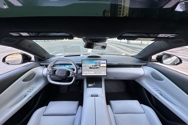 Used Lynk & Co Z10 2025 95 kWh 702 km All-Wheel Drive Intelligent Driving Ultra Interior 1