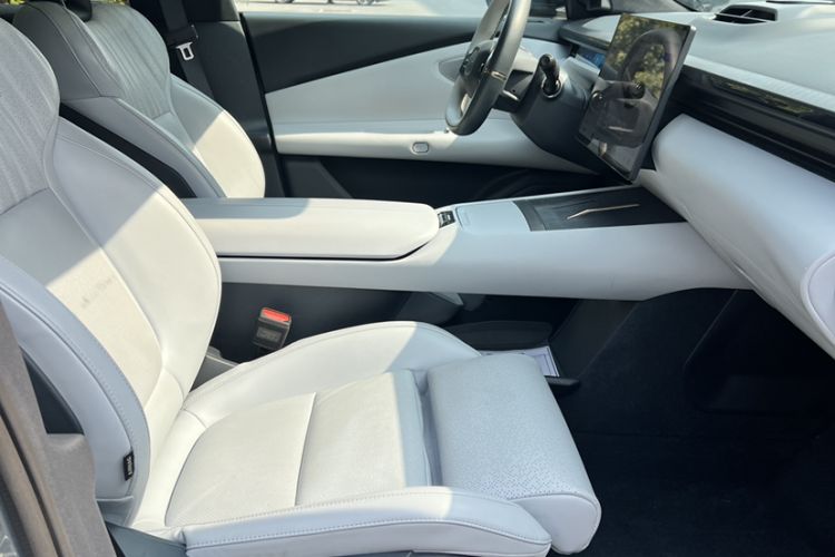 Used Lynk & Co Z10 2025 95 kWh 702 km All-Wheel Drive Intelligent Driving Ultra Interior 10