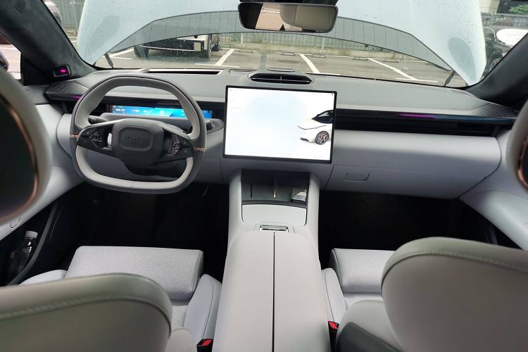 Used Lynk & Co Z10 2025 95 kWh 702 km All-Wheel Drive Intelligent Driving Ultra Interior 2