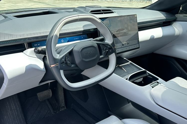 Used Lynk & Co Z10 2025 95 kWh 702 km All-Wheel Drive Intelligent Driving Ultra Interior 2