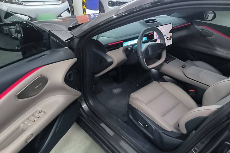 Used Lynk & Co Z10 2025 71 kWh 602 km Range Rear-Wheel Drive Pro Interior 3