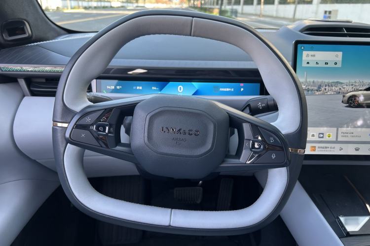 Used Lynk & Co Z10 2025 95 kWh 702 km All-Wheel Drive Intelligent Driving Ultra Interior 4