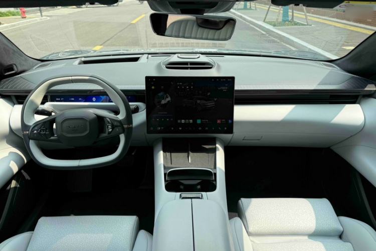 Used Lynk & Co Z10 2025 95 kWh 702 km All-Wheel Drive Intelligent Driving Ultra Interior 4