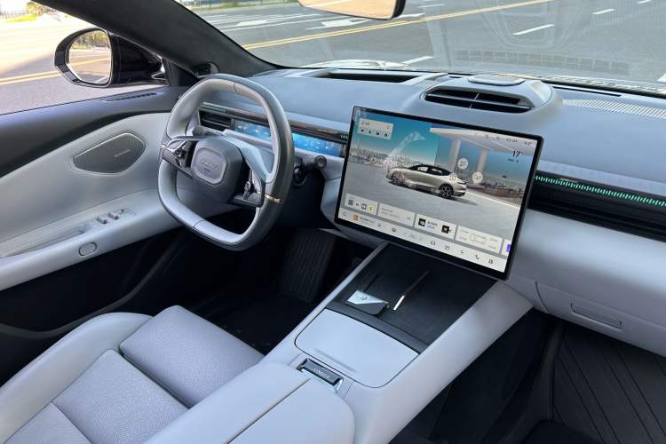 Used Lynk & Co Z10 2025 95 kWh 702 km All-Wheel Drive Intelligent Driving Ultra Interior 7
