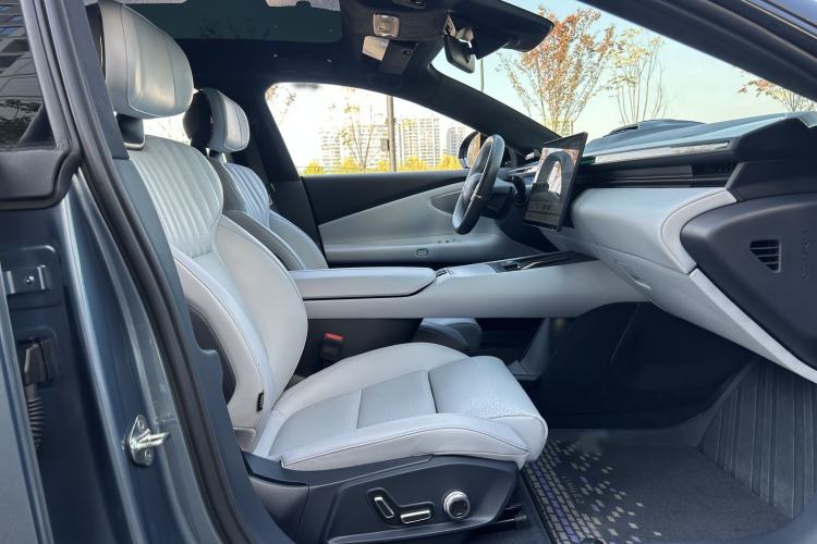 Used Lynk & Co Z10 2025 95 kWh 702 km All-Wheel Drive Intelligent Driving Ultra Interior 8