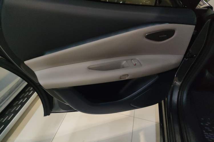 Used Lynk & Co Z10 2025 95 kWh 766 km Range Rear-Wheel Drive Max Interior 8