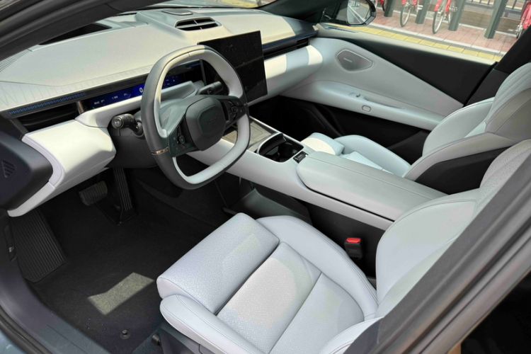 Used Lynk & Co Z10 2025 95 kWh 702 km All-Wheel Drive Intelligent Driving Ultra Interior 8