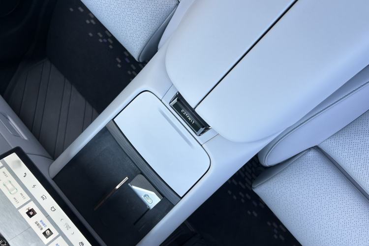 Used Lynk & Co Z10 2025 95 kWh 702 km All-Wheel Drive Intelligent Driving Ultra Interior 9