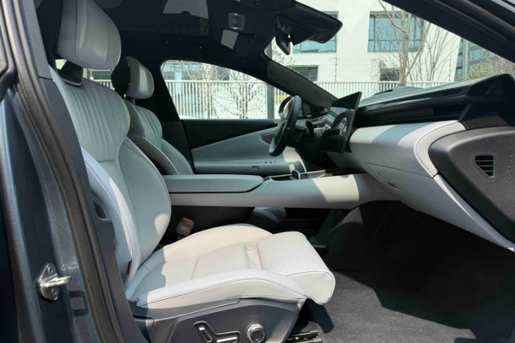 Used Lynk & Co Z10 2025 95 kWh 702 km All-Wheel Drive Intelligent Driving Ultra Interior 9