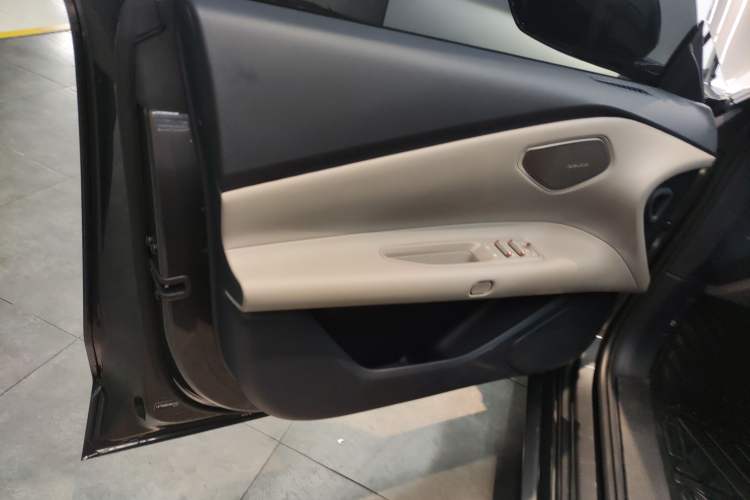 Used Lynk & Co Z10 2025 95 kWh 702 km All-Wheel Drive Intelligent Driving Ultra Left Front Door Interior