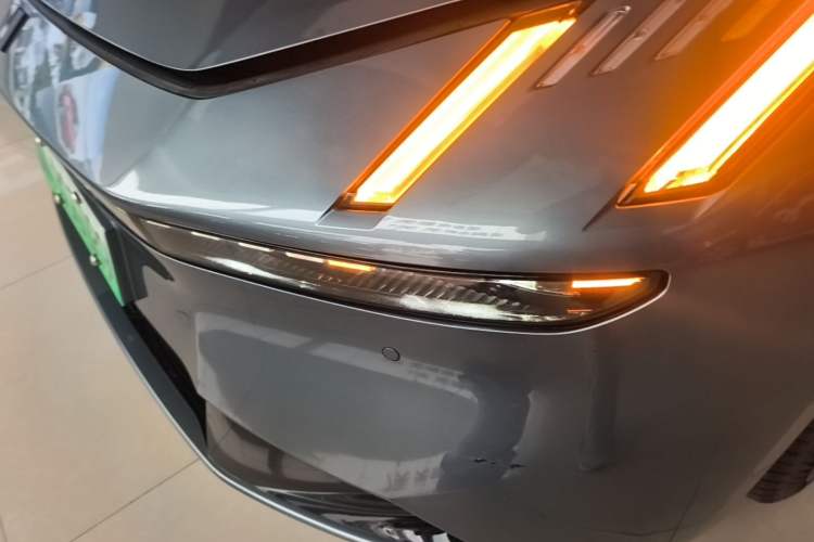 Used Lynk & Co Z10 2025 95 kWh 766 km Range Rear-Wheel Drive Max Left Front Headlight