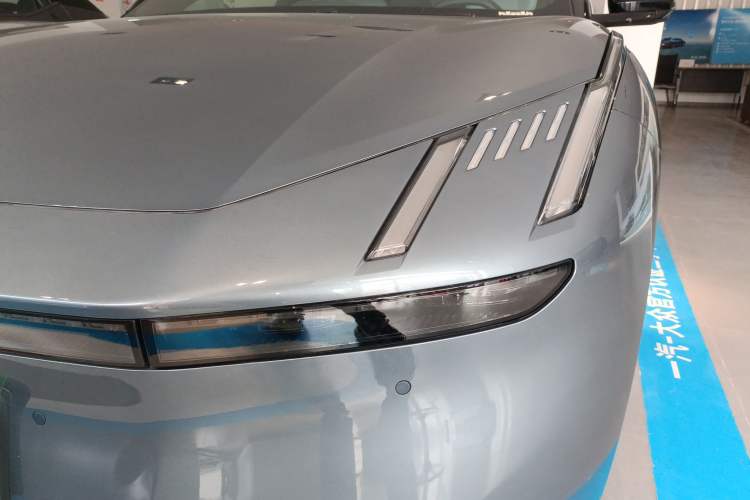 Used Lynk & Co Z10 2025 95 kWh 702 km All-Wheel Drive Intelligent Driving Ultra Left Front Headlight