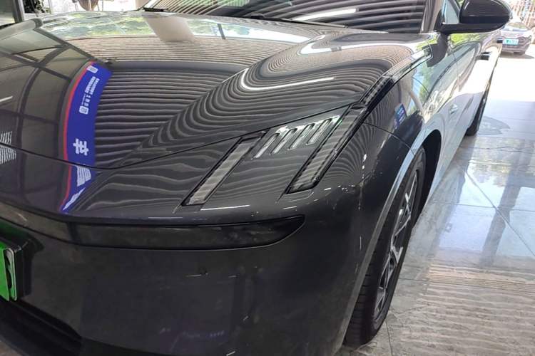Used Lynk & Co Z10 2025 95 kWh 766 km Range Rear-Wheel Drive Max Left Front Headlight