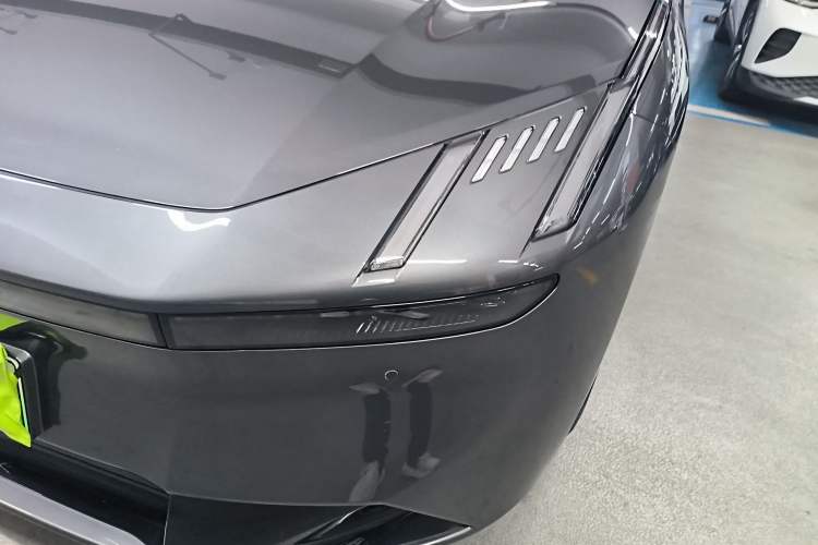 Used Lynk & Co Z10 2025 71 kWh 602 km Range Rear-Wheel Drive Pro Left Front Headlight