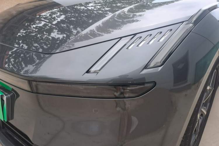 Used Lynk & Co Z10 2025 95 kWh 766 km Range Rear-Wheel Drive Max Left Front Headlight