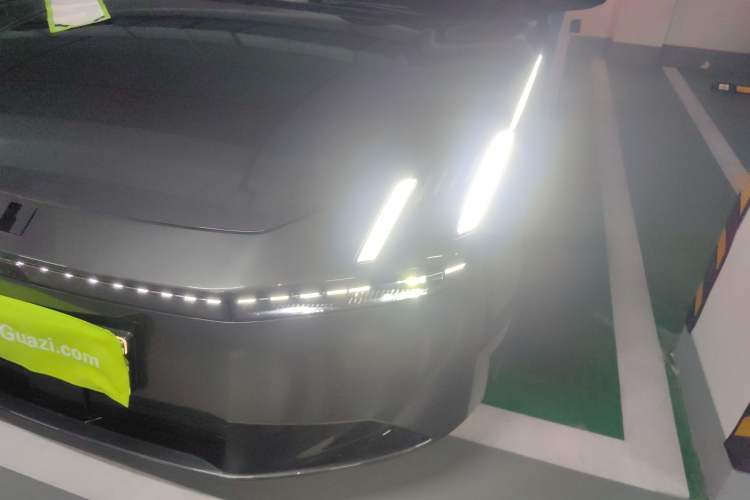 Used Lynk & Co Z10 2025 95 kWh 806 km Range Rear-Wheel Drive Advanced Driver-Assistance System Max Left Front Headlight