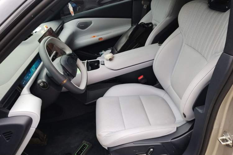 Used Lynk & Co Z10 2025 95 kWh 766 km Range Rear-Wheel Drive Max Left Front Seat